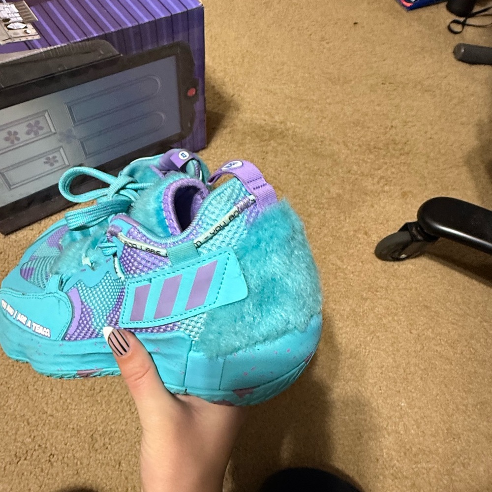 Monsters INC basketball shoes - Picture 4 of 10